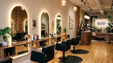 Illustration of Shear Designs, beauty salon in Ottumwa, IA